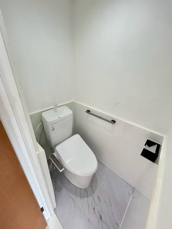 ＪＲ呉線 新広駅 徒歩8分 5階建 築46年のトイレ写真