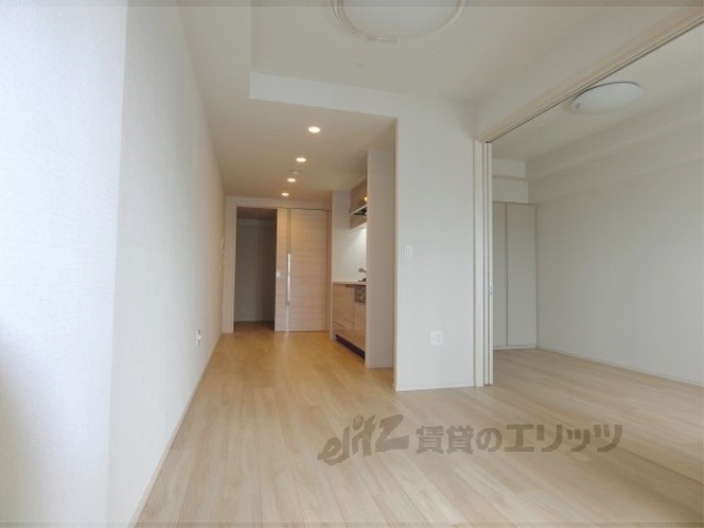 プレミスト京都御池通の居間写真