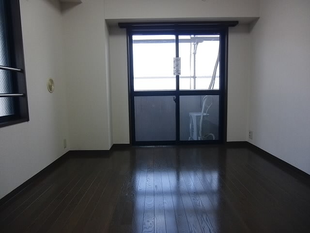 京王線 笹塚駅 徒歩3分 9階建 築28年の居間写真