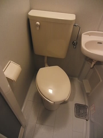 京王線 笹塚駅 徒歩3分 9階建 築28年のトイレ写真