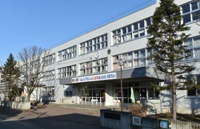 小学校　札幌市立元町北小学校（小学校）まで694m