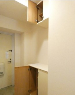 玄関　※別部屋参考写真です