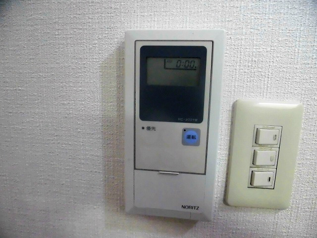 その他設備　給湯リモコンです
