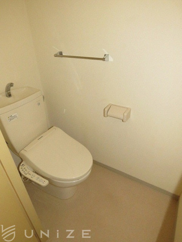 地下鉄南北線 平岸駅 徒歩3分 4階建 築22年のトイレ写真