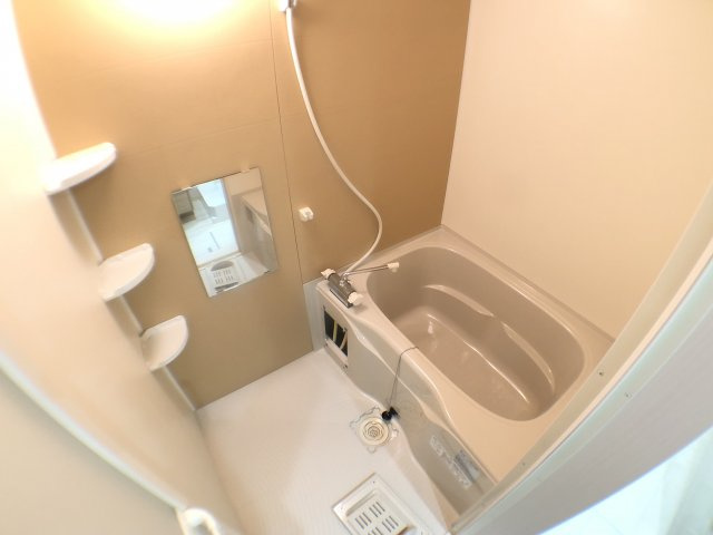 バス・シャワールーム　浴室乾燥機つきで便利です♪
