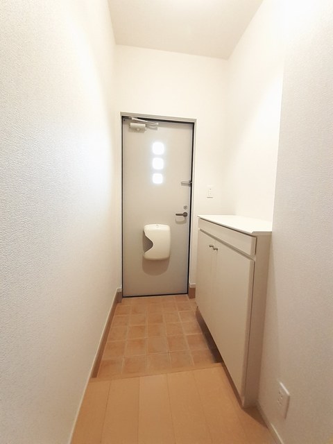 岡山電軌東山本線 門田屋敷駅 徒歩28分 2階建 築13年の玄関写真