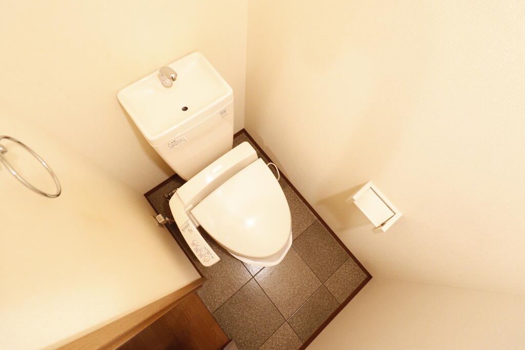トイレ　温水洗浄暖房便座付きトイレです♪