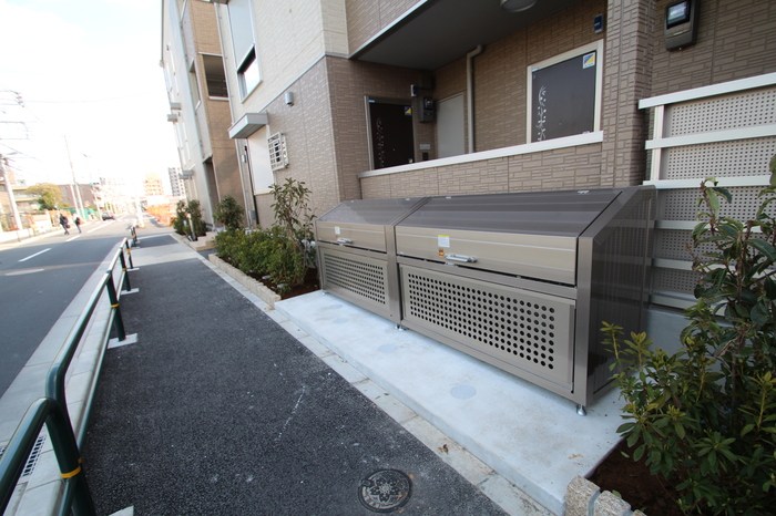 つくばエクスプレス 六町駅 徒歩5分 3階建 築12年の外観写真