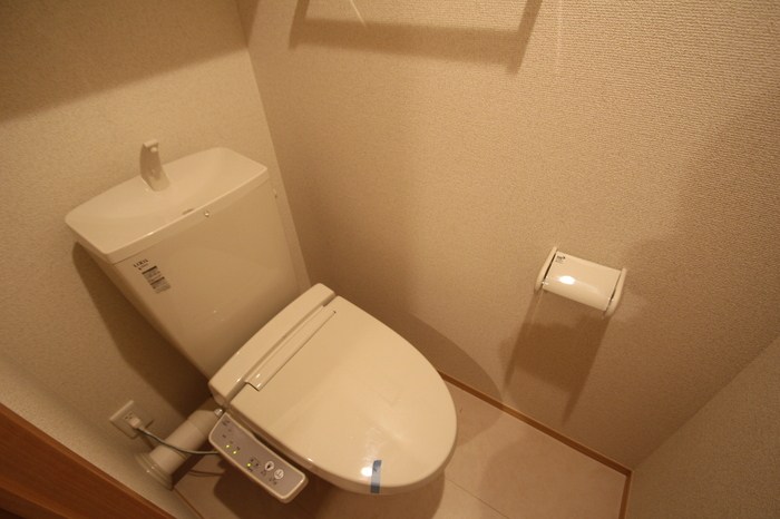 つくばエクスプレス 六町駅 徒歩5分 3階建 築12年のトイレ写真