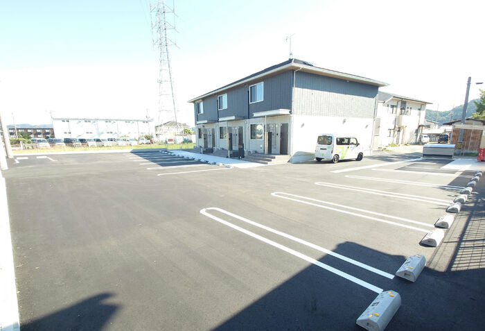 駐車場　車をお持ちの方に嬉しい駐車場付きの物件です