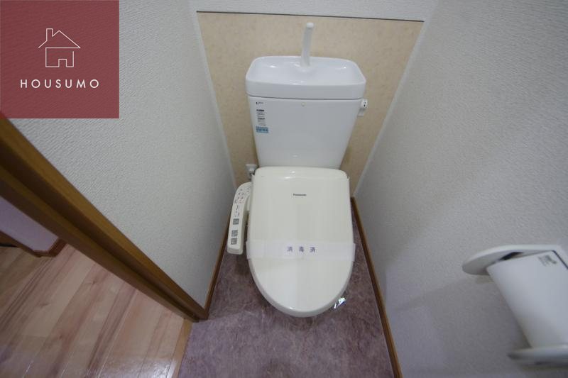 トイレ　落ち着いた色調のトイレです