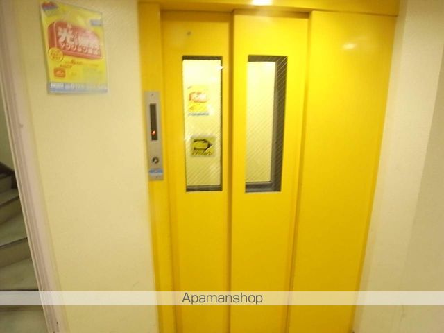 地下鉄東西線 西１１丁目駅 徒歩10分 6階建 築43年の外観写真