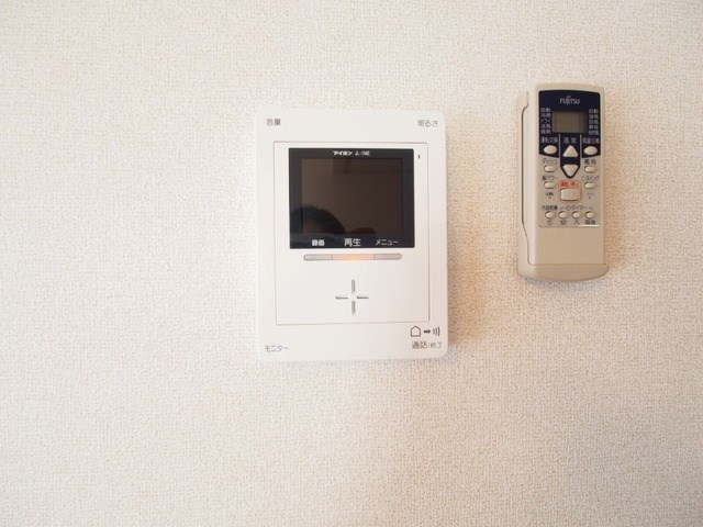 セキュリティ　モニタ付きインターホンで来客確認が出来ます。
