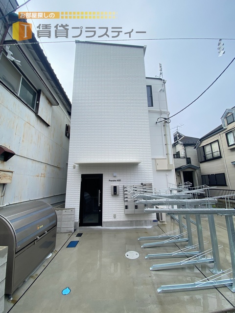 建物外観　飽きのこないシンプルで落ち着いた外観の建物。