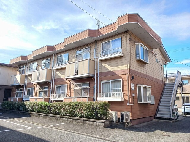 ＪＲ山陽本線 福山駅 バス乗車時間：20分 最寄りバス停で下車 徒歩2分 築32年