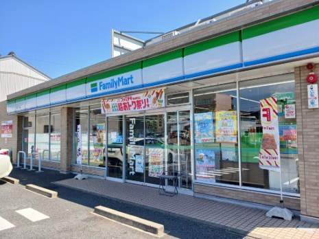 コンビニ　ファミリーマート（コンビニ）まで450m