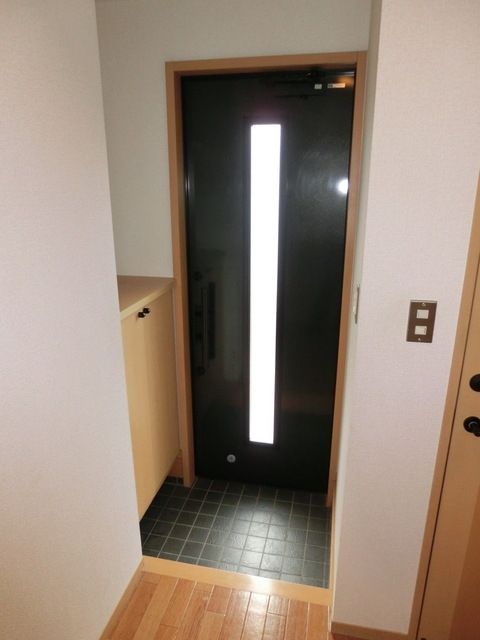 玄関　玄関ホール。ダブルロック。
