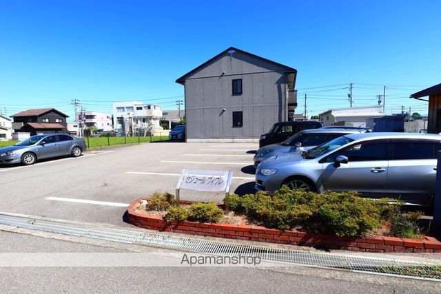 駐車場　駐車場