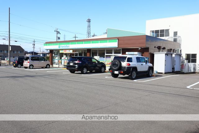 コンビニ　ファミリーマート白山村井店（コンビニ）まで373m