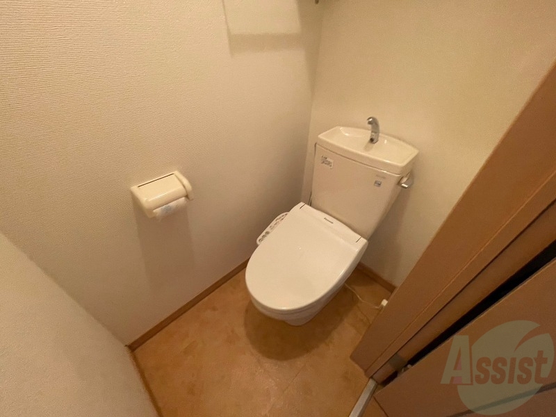 トイレ　シャワートイレになっているので快適です！