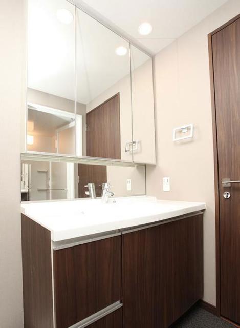 洗面設備　※写真は同タイプ住戸です。