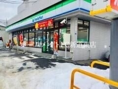 コンビニ　ファミリーマート札幌北22条東18丁目店（コンビニ）まで553m