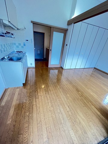 能登フラッツの居間写真