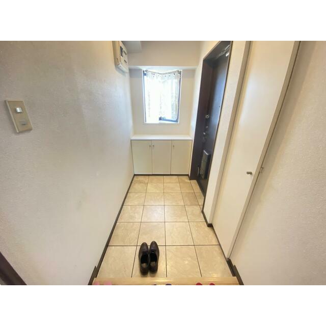 玄関　※別部屋参考写真