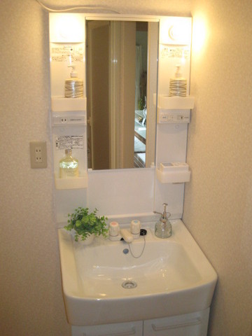 洗面設備　うれしい独立洗面台！実際のお部屋に雑貨はつきません