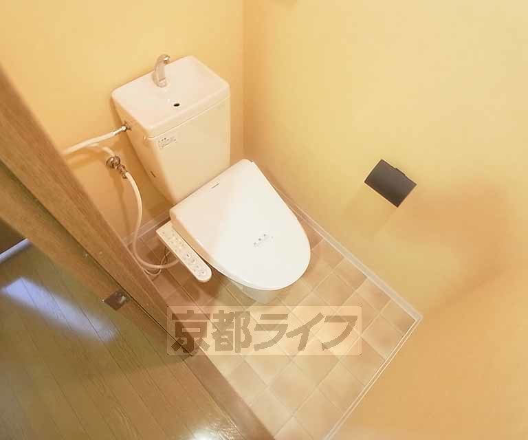 トイレ　清潔感のある洋式トイレです。