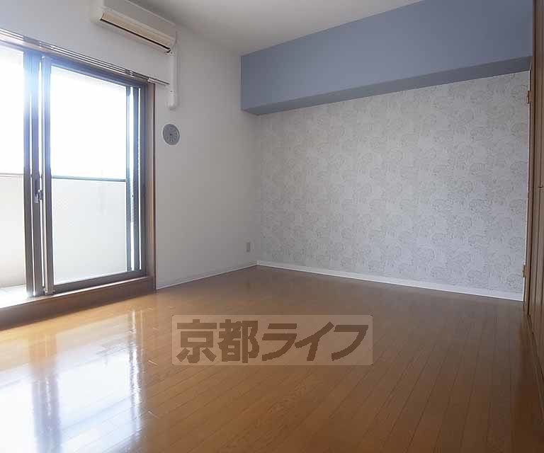 居室・リビング　改装され切れに仕上がったお部屋です。