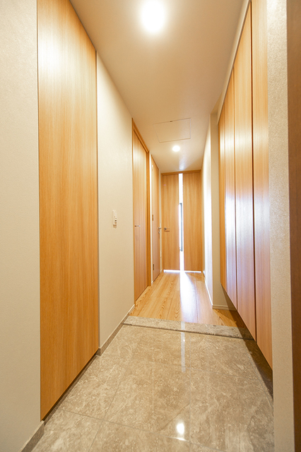 玄関　※写真は同タイプ住戸です。