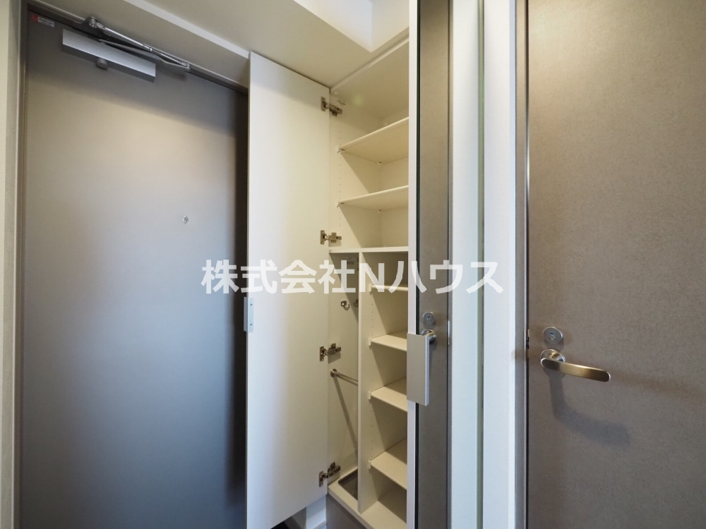 プレリス北巽駅前ラバルスの玄関写真