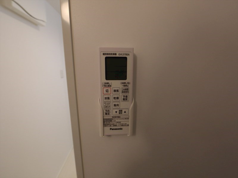 その他設備　浴室暖房乾燥機付き