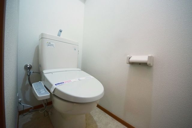 トイレ　嬉しい設備の温水洗浄便座