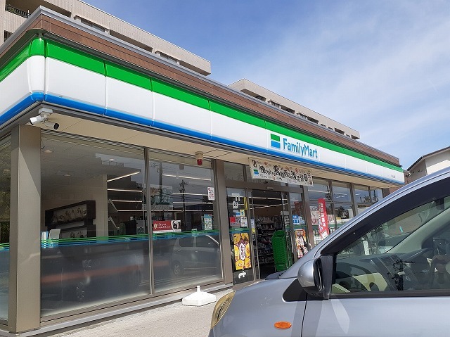 コンビニ　ファミリーマート富山山室店（コンビニ）まで450m