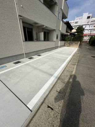 駐車場　駐車場があるので、車を買う予定の方も安心です