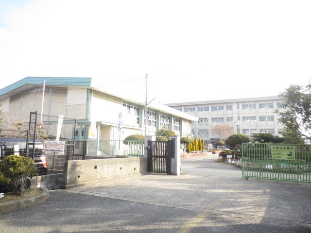 小学校　寝屋川市立堀溝小学校（小学校）まで543m