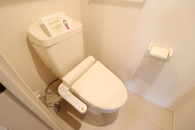 トイレ　温水洗浄暖房便座