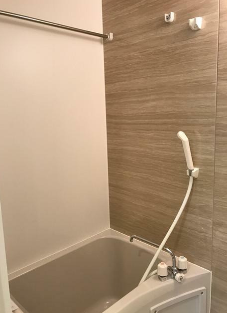 バス・シャワールーム　コンパクトで使いやすいお風呂です