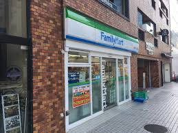 コンビニ　ファミリーマート赤坂九丁目店（コンビニ）まで287m