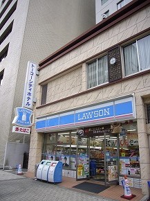 コンビニ　ローソンストア１００天神橋３丁目店（コンビニ）まで166m