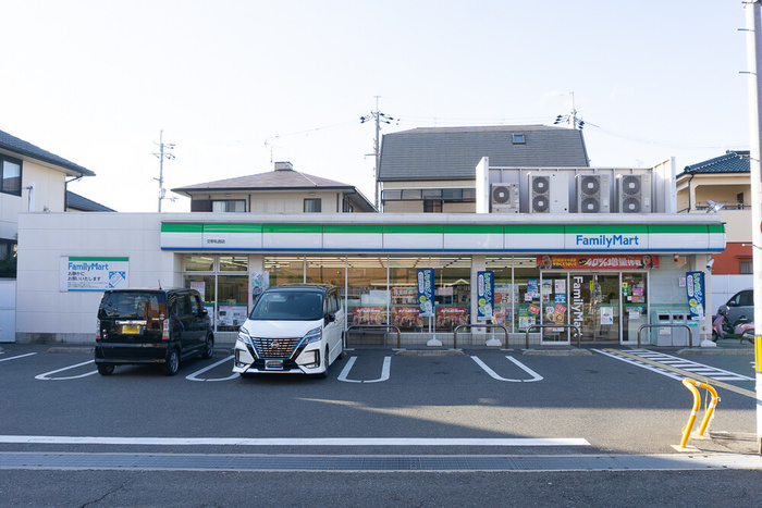 コンビニ　ファミリーマート交野私部店（コンビニ）まで680m