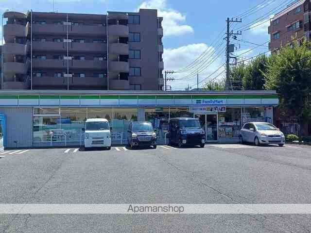 コンビニ　ファミリーマート（コンビニ）まで800m