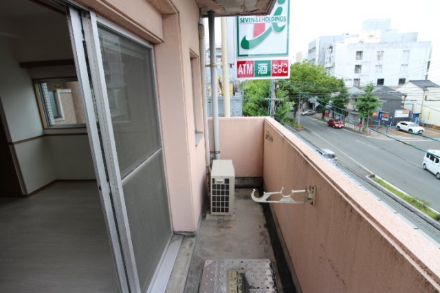 バルコニー　お洗濯にも便利なバルコニー付き