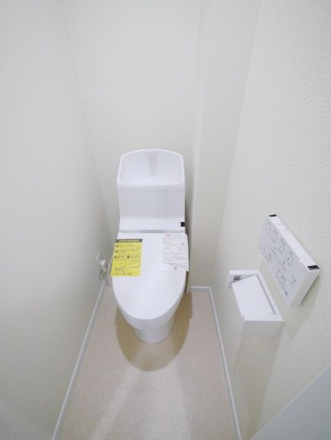 ＪＲ京浜東北線 鶴見駅 バス乗車時間：10分 最寄りバス停で下車 徒歩7分 2階建 築9年のトイレ写真