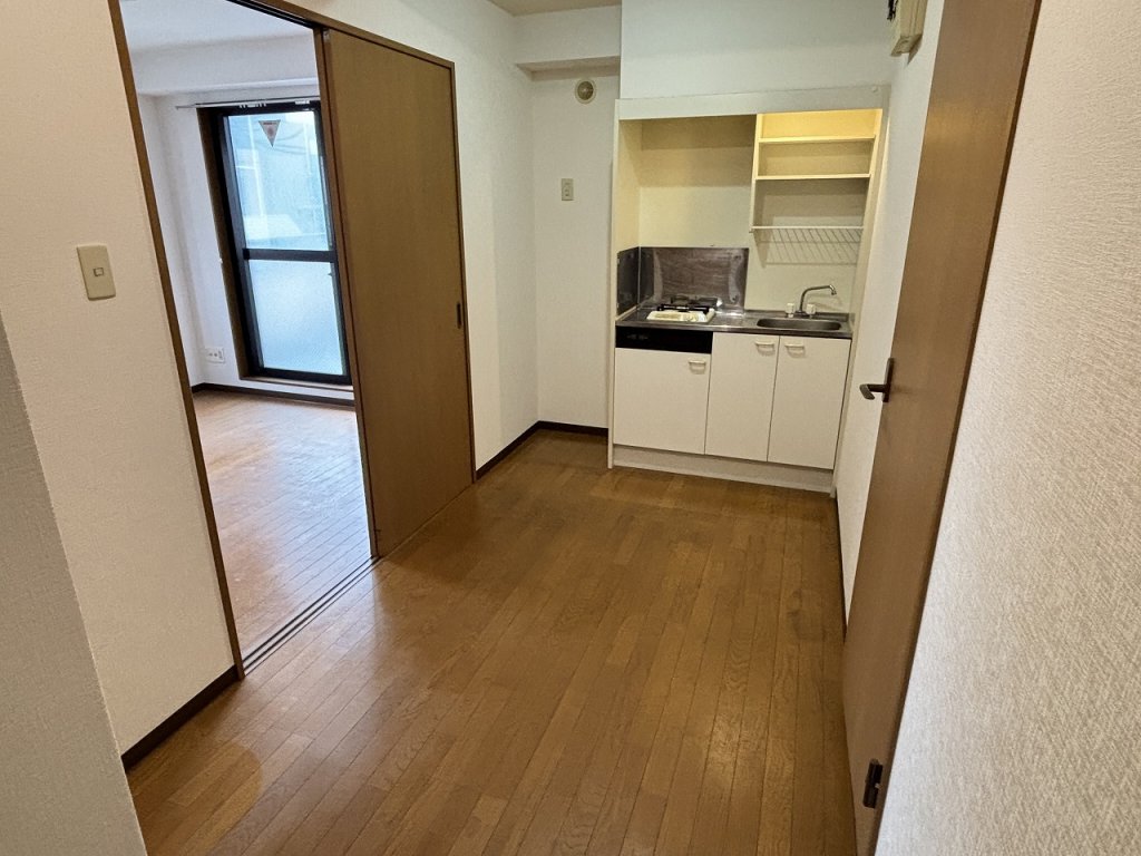 その他部屋・スペース　ゆとりあるキッチン廻りが自慢。