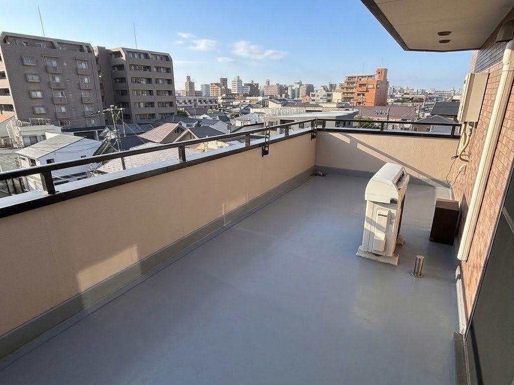 バルコニー　５０３号室広々ルーフバルコニー