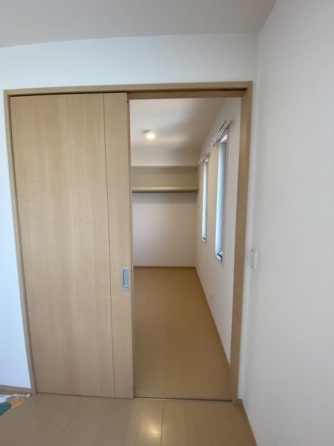 収納　１室と見間違えるほど広い収納です
