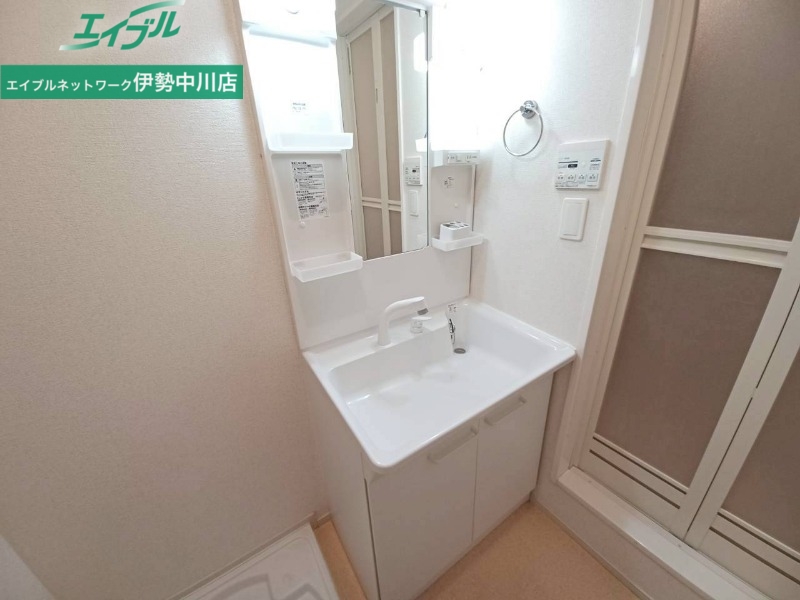 洗面設備　同型参考写真
